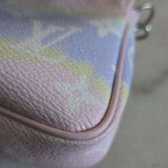 Louis Vuitton Limited Edition Escale Pastel Pochette - Picture 11 of 14